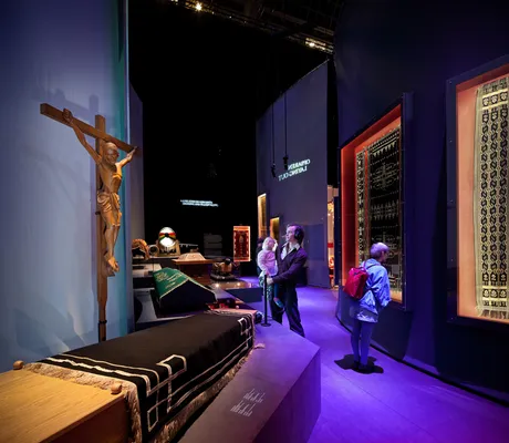 An immersive experience with objects and media