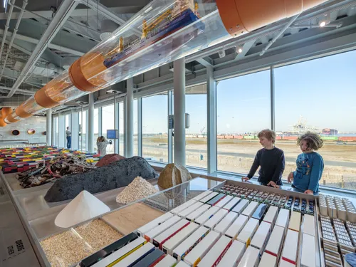 Expansive panoramic windows on each floor offer breathtaking views of the surroundings, making the real port an intrinsic part of the visitor experience.