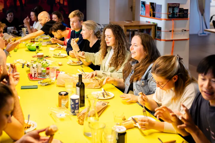 Lunch table sustainable approach