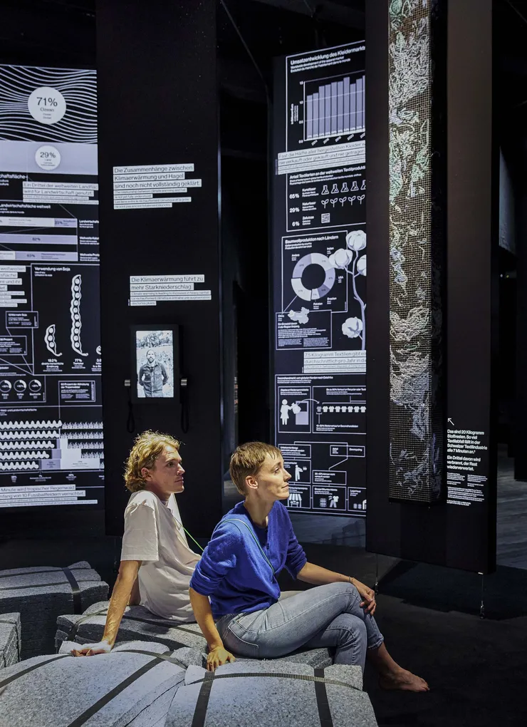 How is the earth really doing? At the heart of the exhibition, a world full of graphs and data shows the earth's current state. Not as an alarm, but as a place to discuss how to deal with the crippling feelings this data evokes.
