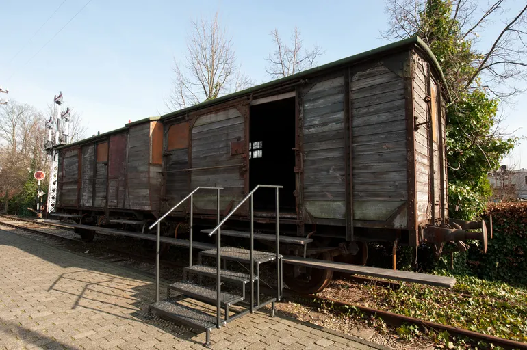The outside of the wagon