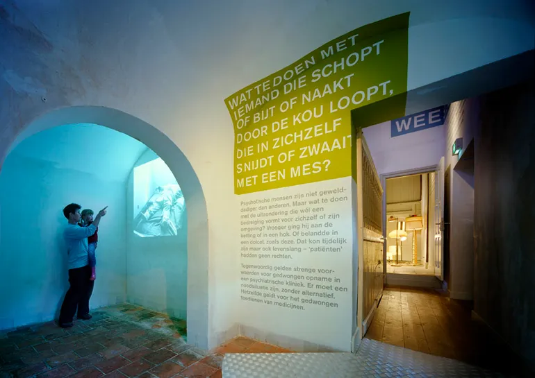 Mad cell with text on wall