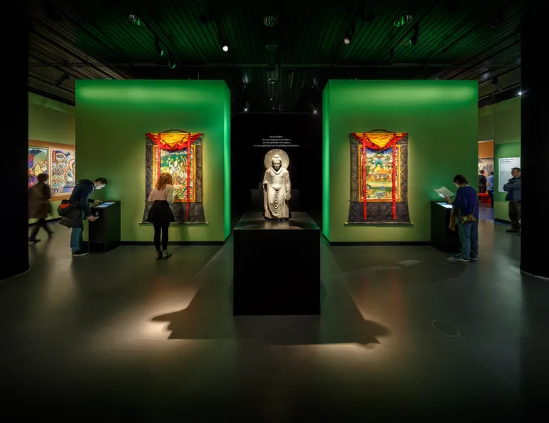 Buddha entrance hall