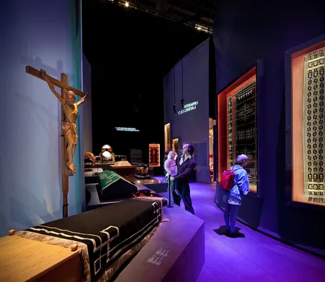 An immersive experience with objects and media