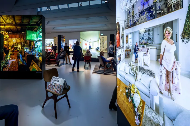 In Design Museum Den Bosch, we exhibited 20 of these photographs more than life-size on luminous displays. We placed them criss-cross in space.