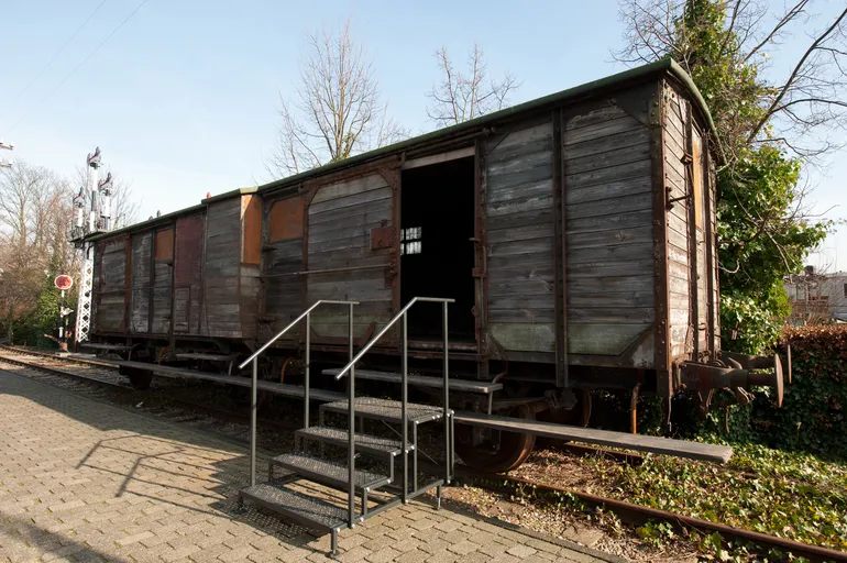 The outside of the wagon