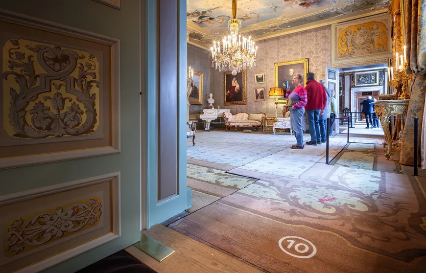 Palace routes at Paleis het Loo, with invisible ways of telling stories.